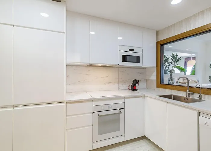 Paradise Buenavista Фуэнхирола